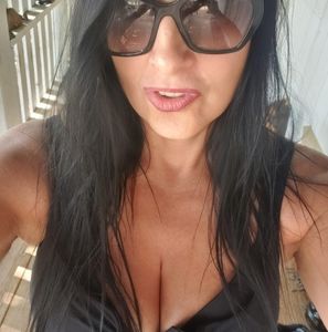 Meet your Posher, Chloe